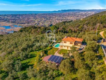 Villa in affitto a Pietrasanta via Murli, arredato, giardino privato, posto auto TrovaCasa