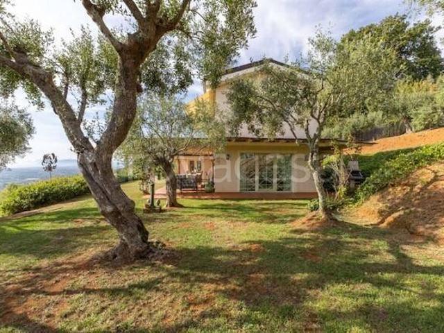 Villa in affitto a Pietrasanta via Murli, 1, arredato, giardino privato, posto auto TrovaCasa