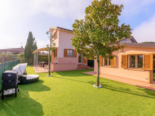 Villa in affitto a Pietrasanta via Monte Gabberi, arredato, giardino privato, nuova costruzione TrovaCasa