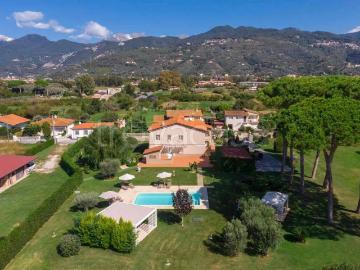 Villa in affitto a Pietrasanta via Claudio Monteverdi, 20, arredato, giardino, posto auto TrovaCasa