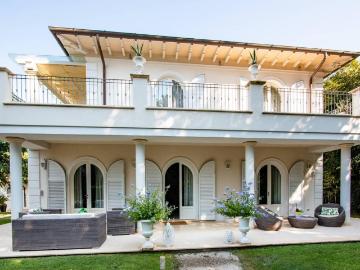 Villa in affitto a Pietrasanta via colombo, arredato, giardino privato, posto auto TrovaCasa
