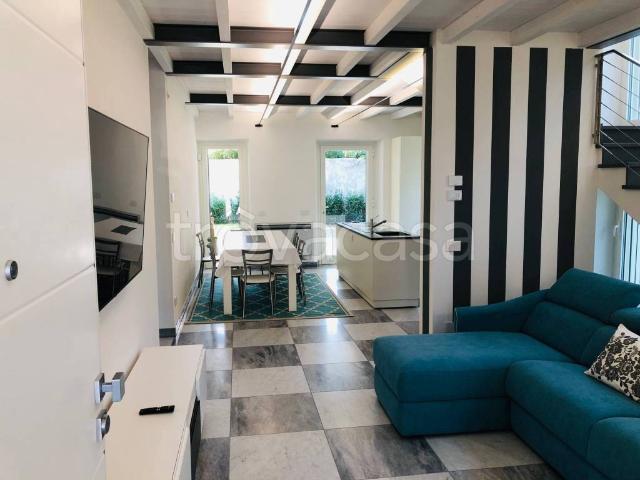 Villa in affitto a Pietrasanta via Concordia, 94, giardino privato, posto auto, terrazzo TrovaCasa