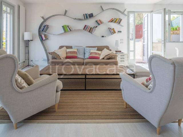 Villa in affitto a Pietrasanta via delle Piane, 2, arredato, giardino privato, terrazzo TrovaCasa
