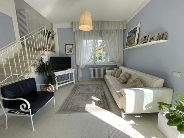 Villa in affitto a Pietrasanta via peschiera, 79, giardino, terrazzo, luminoso TrovaCasa