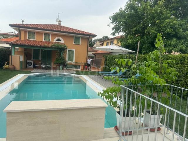Villa in affitto a Pietrasanta via Piave, arredato, giardino privato, aria condizionata TrovaCasa