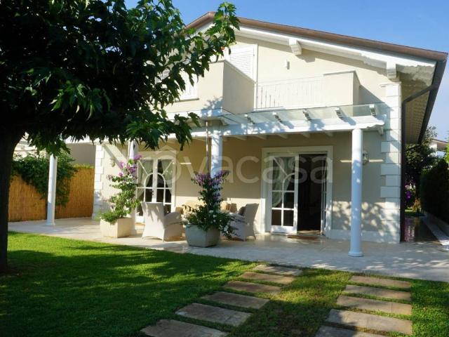 Villa in affitto a Pietrasanta via San Giovanni Bosco, 78, arredato, giardino privato, terrazzo TrovaCasa
