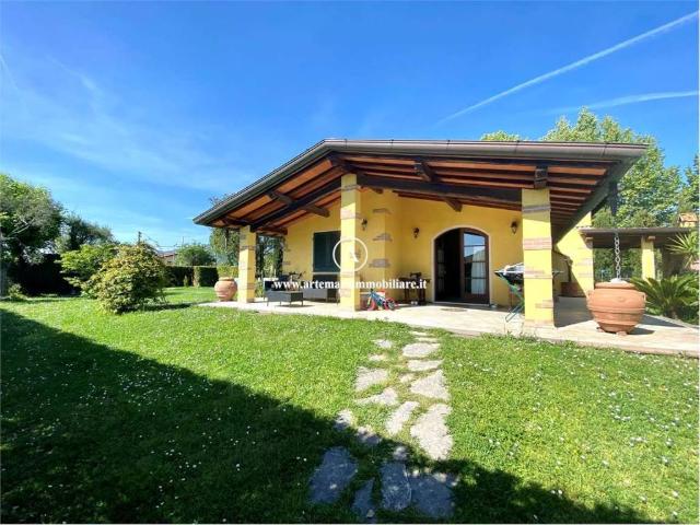 Villa in affitto a Pietrasanta via Serraglio, arredato, giardino privato, posto auto TrovaCasa