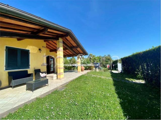 Villa in affitto a Pietrasanta via Serraglio, arredato, giardino privato, posto auto TrovaCasa