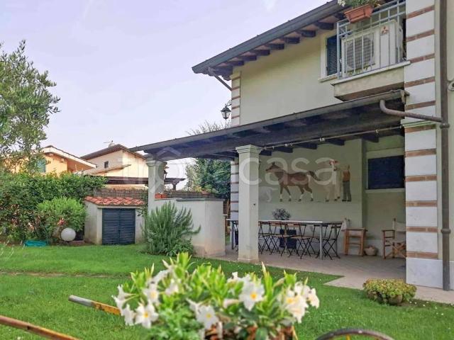 Villa in affitto a Pietrasanta via Vittorio Veneto, 12, box, terrazzo, luminoso TrovaCasa