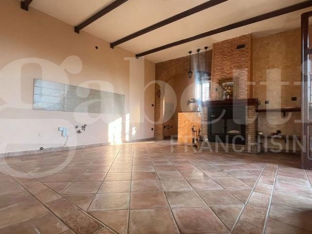 Villa in affitto a Pignataro Maggiore pignataro Maggiore Vittorio Veneto, giardino privato, box, terrazzo TrovaCasa