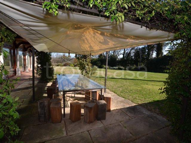 Villa in affitto a Roma via Cislago, giardino privato, immobile di prestigio, piscina TrovaCasa