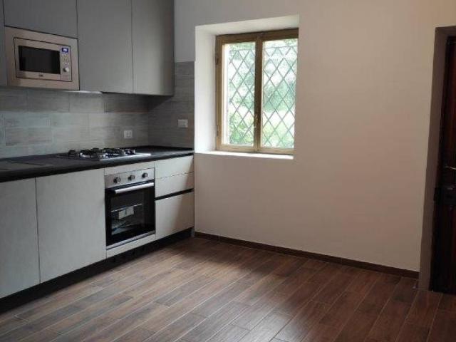 Villa in affitto a Roma via Appia Antica, giardino privato, terrazzo, caminetto TrovaCasa