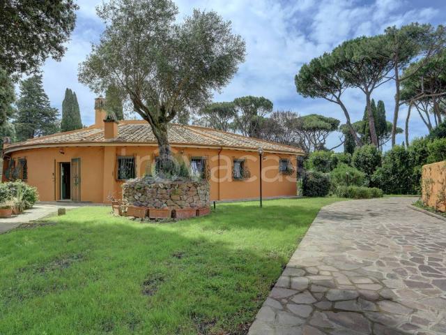 Villa in affitto a Roma via Appia Antica, 200, giardino privato, box, terrazzo TrovaCasa