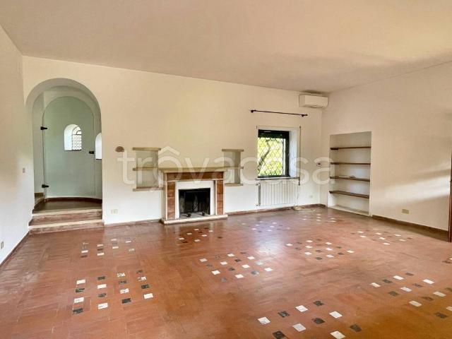Villa in affitto a Roma via Appia Antica, 221, giardino privato, posto auto, terrazzo TrovaCasa