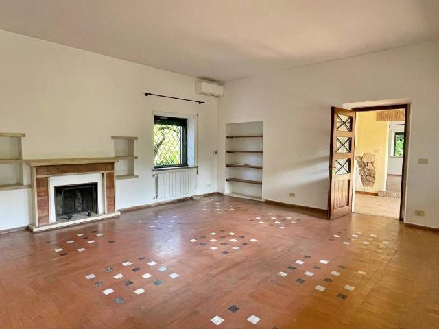 Villa in affitto a Roma via Appia Antica, 221, giardino privato, posto auto, terrazzo TrovaCasa