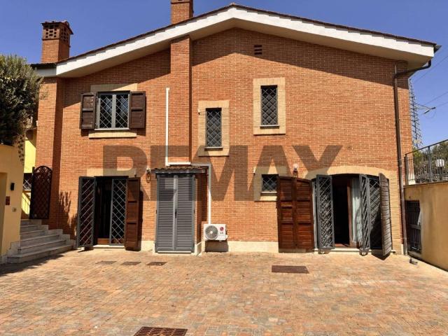 Villa in affitto a Roma via Greta Garbo, 13, arredato, giardino privato, box TrovaCasa