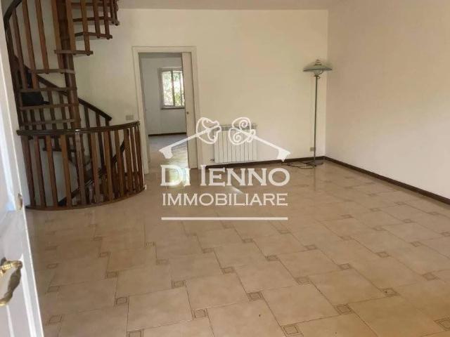 Villa in affitto a Roma via di Bravetta, non arredato/vuoto, giardino privato, box TrovaCasa