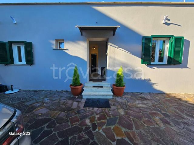 Villa in affitto a Roma via Marcello Alessio, giardino privato, parzialmente arredato, ristrutturato TrovaCasa