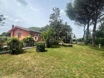 Villa in affitto a Roma via Pompeo Licinio, non arredato/vuoto, giardino privato, terrazzo TrovaCasa