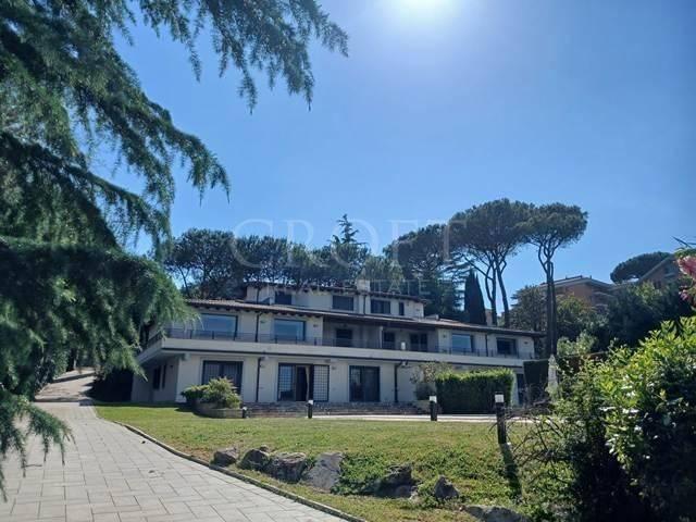 Villa in affitto a Roma, giardino privato, box, terrazzo TrovaCasa