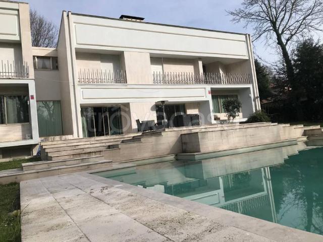 Villa in affitto a Roma largo dell'Olgiata, giardino privato, box, terrazzo TrovaCasa