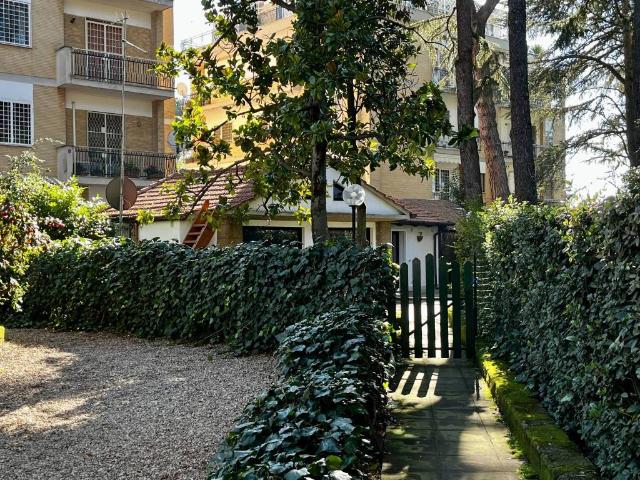 Villa in affitto a Roma RM