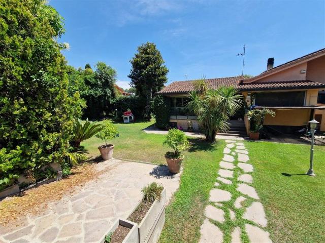 Villa in affitto a Roma RM