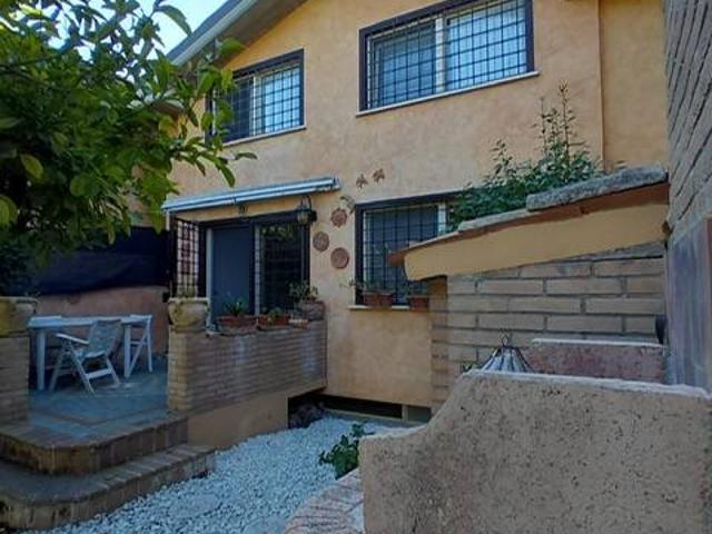 Villa in affitto a Roma RM