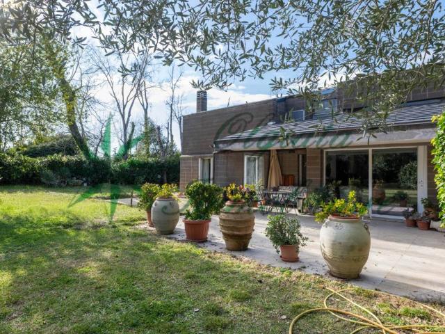 Villa in affitto a Roma RM