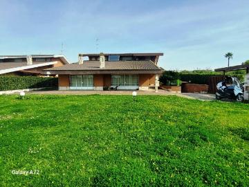Villa in affitto a Roma RM