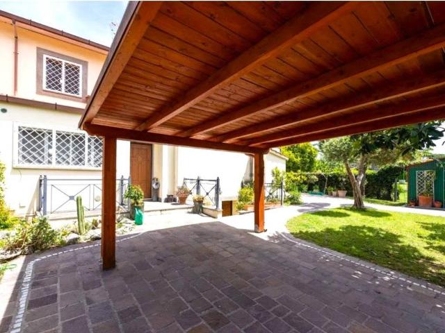 Villa in affitto a Roma RM
