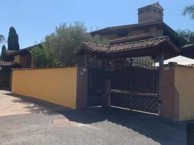 Villa in affitto a Roma RM