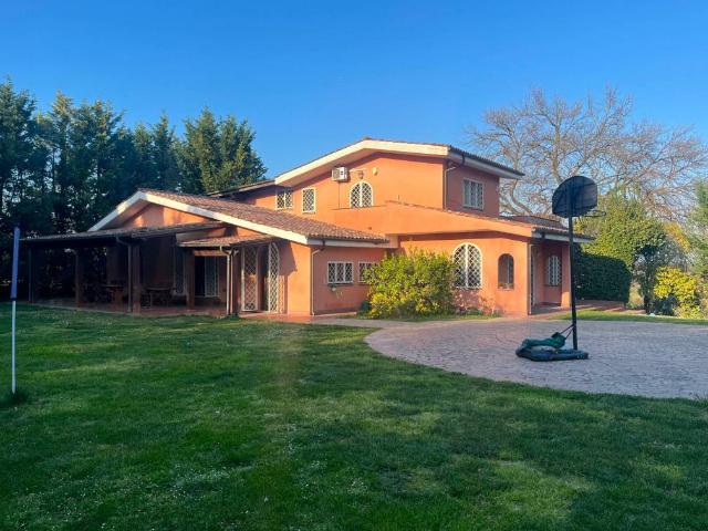 Villa in affitto a Roma RM