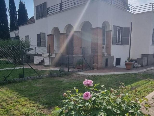 Villa in affitto a Roma RM