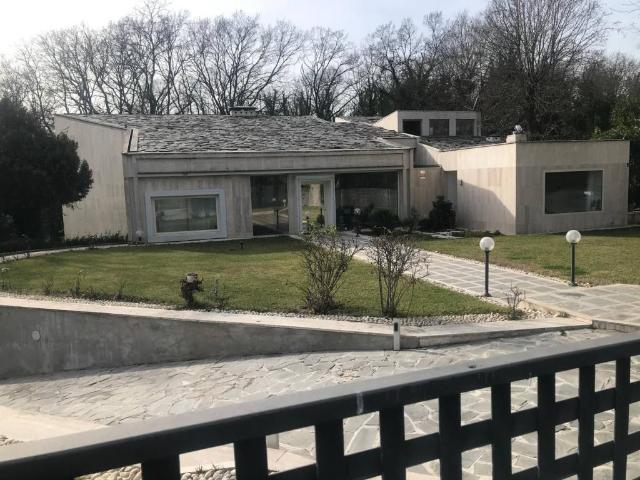 Villa in affitto a Roma RM