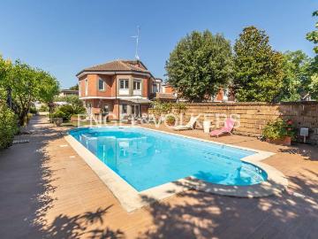 Villa in affitto a Roma RM