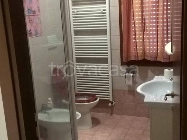 Villa in affitto a Rosà via Trento, 9, arredato, giardino privato, riscaldamento autonomo TrovaCasa