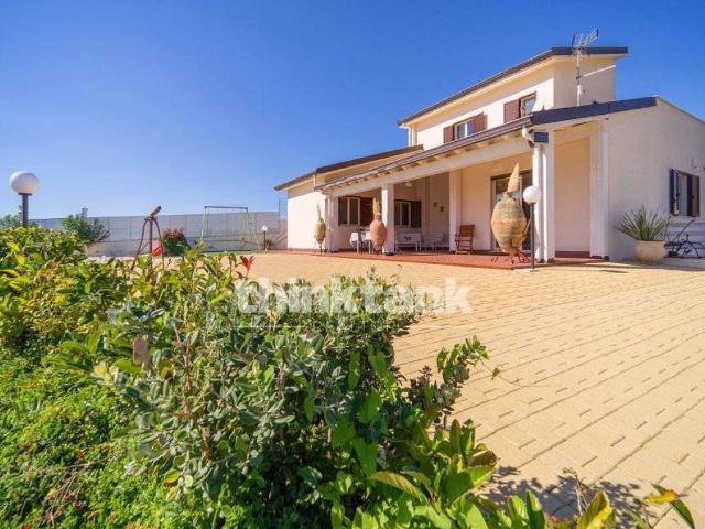Villa in affitto a Realmonte via Giovanni Falcone, arredato, giardino privato, terrazzo TrovaCasa