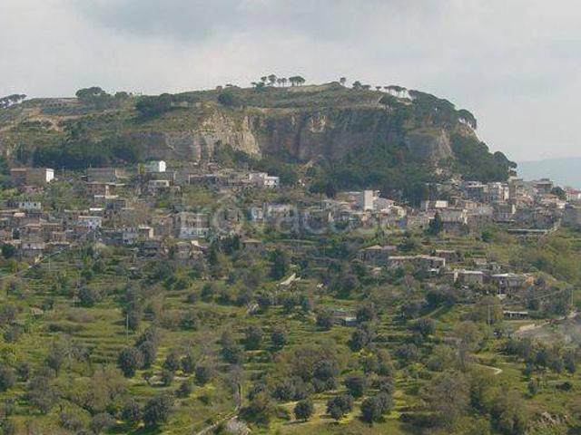 Villa in affitto a Reggio di Calabria agriturismo Sant'Anna 89126, Reggio Calabria Reggi, non arredato/vuoto, terrazzo, balcone TrovaCasa