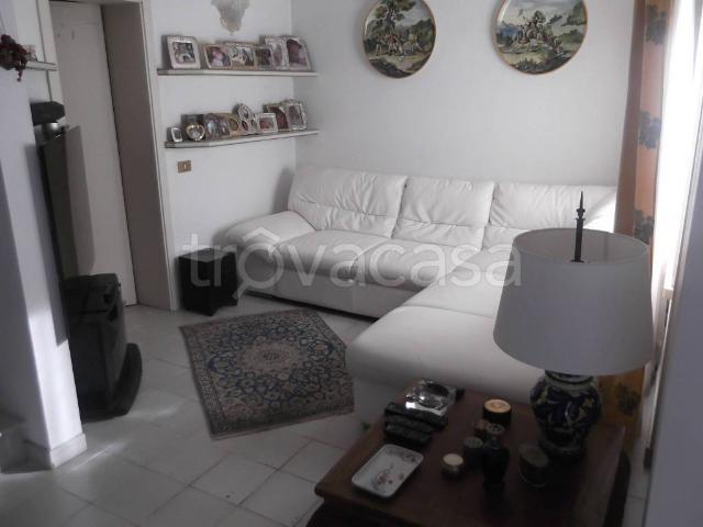 Villa in affitto a Riccione via Trento e Trieste, arredato, giardino privato, posto auto TrovaCasa