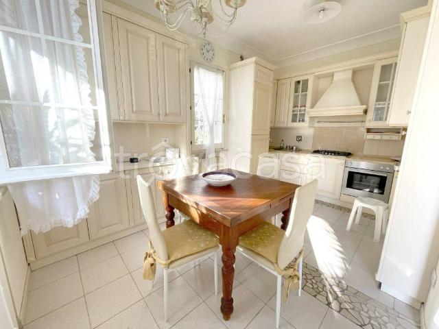 Villa in affitto a Riccione viale San Martino, arredato, giardino privato, box TrovaCasa