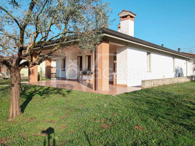 Villa in affitto a Tezze sul Brenta via Galileo Galilei, giardino privato, box, terrazzo TrovaCasa