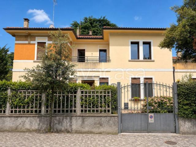 Villa in affitto a Treviso via Nazario Sauro, 3, giardino privato, posto auto, terrazzo TrovaCasa
