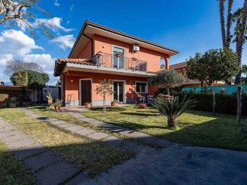 Villa in affitto a Valverde CT