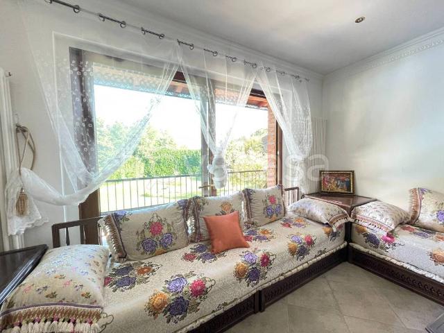 Villa in affitto a Varese via Dobbiaco, arredato, giardino privato, piscina TrovaCasa