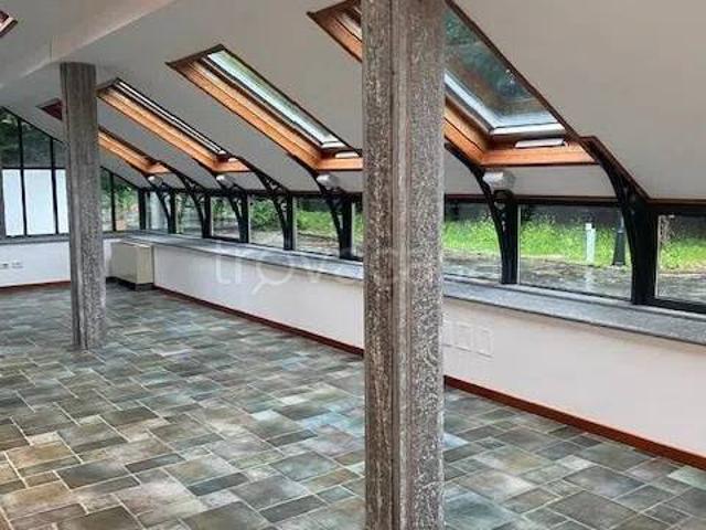 Villa in affitto a Varese via Montello, giardino privato, terrazzo, caminetto TrovaCasa