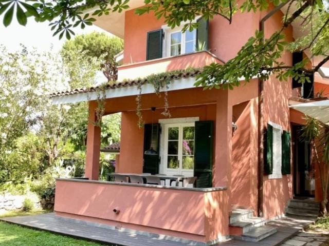 Villa in affitto a Vittoria Apuana, Forte dei Marmi