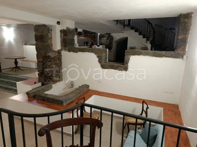 Villa in affitto ad Acireale via Longi, 9, non arredato/vuoto, giardino privato, posto auto TrovaCasa