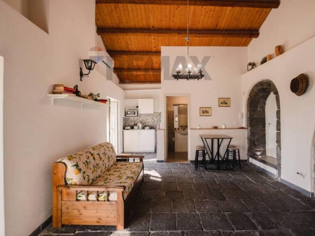 Villa in affitto ad Acireale via Longi, 9, ristrutturato TrovaCasa
