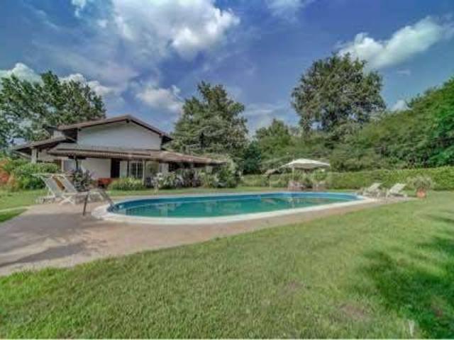 Villa in affitto ad Agrate Conturbia borgo Ticino, 9/11, giardino privato, box triplo, piscina TrovaCasa